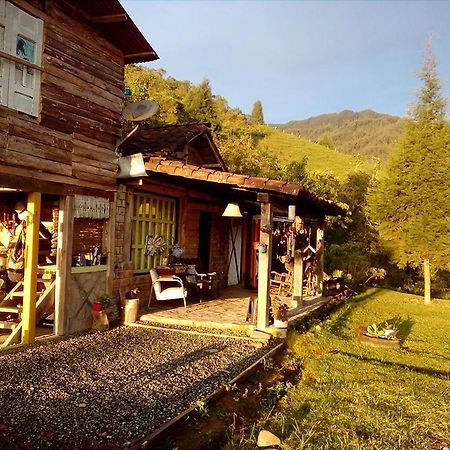 Tarragona Hostal Санта Роса де Кабал Екстериор снимка