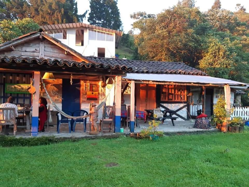 Tarragona Hostal Санта Роса де Кабал Екстериор снимка