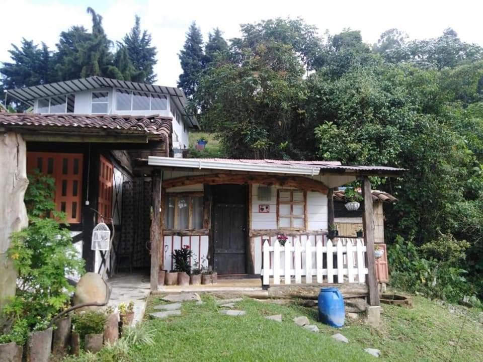 Tarragona Hostal Санта Роса де Кабал Екстериор снимка