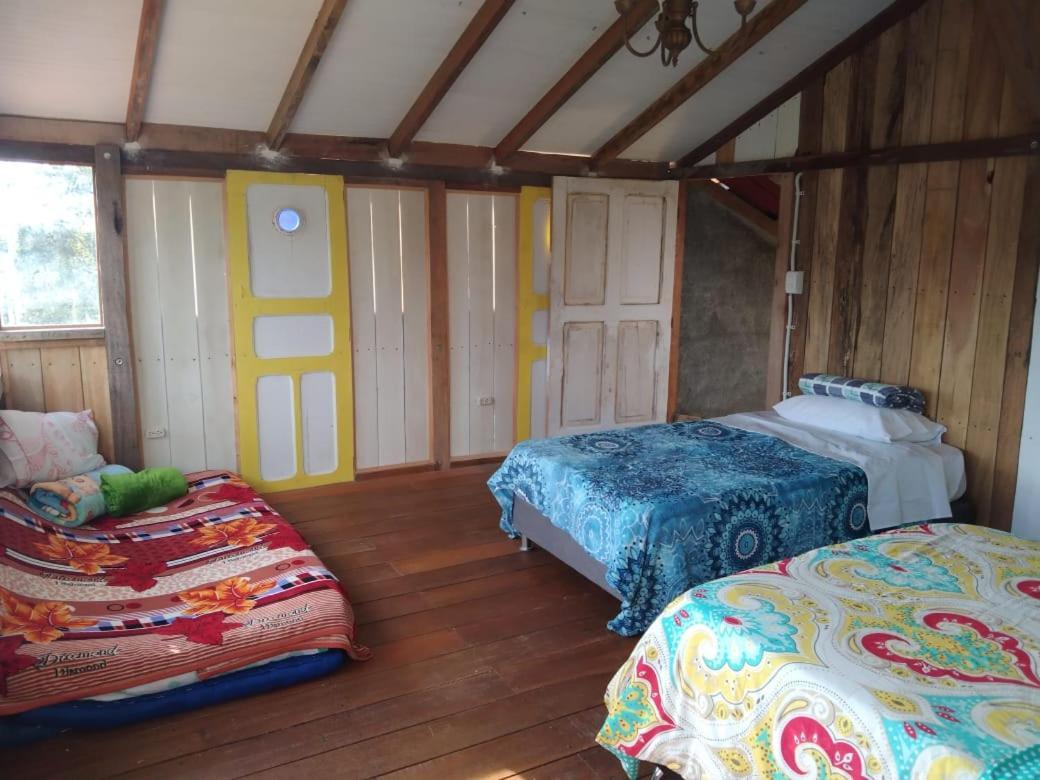 Tarragona Hostal Санта Роса де Кабал Екстериор снимка