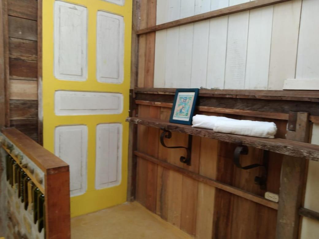 Tarragona Hostal Санта Роса де Кабал Екстериор снимка