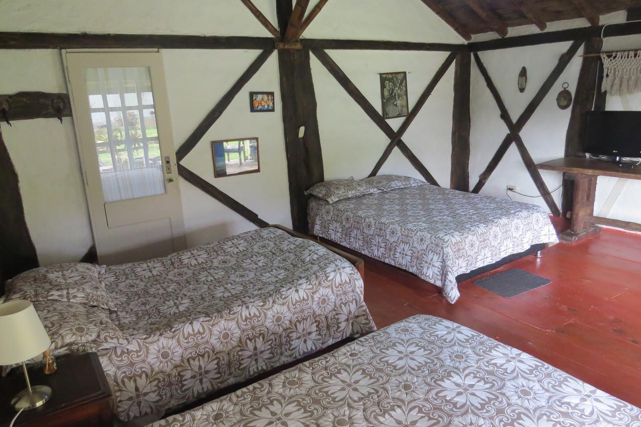 Tarragona Hostal Санта Роса де Кабал Екстериор снимка