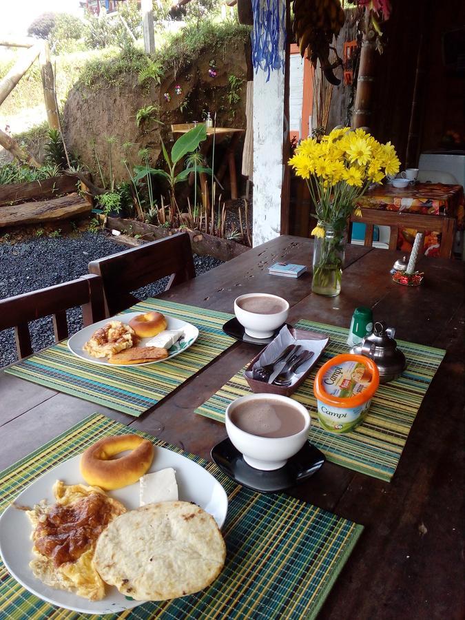 Tarragona Hostal Санта Роса де Кабал Екстериор снимка